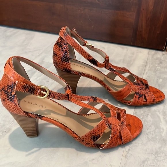 Tahari EUC Orange/brown snakeskin pattern textured Leather Heels Size 8M - Picture 5 of 11